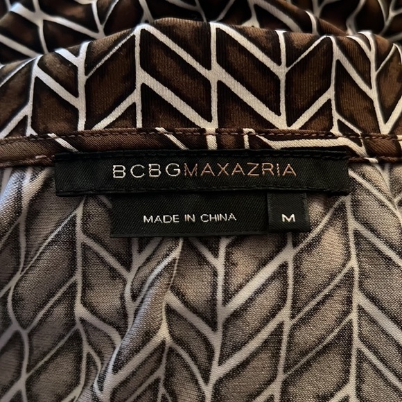 BCBG MaxAzria brown print wrap around circular dress V cleavage Sz M - Picture 6 of 6